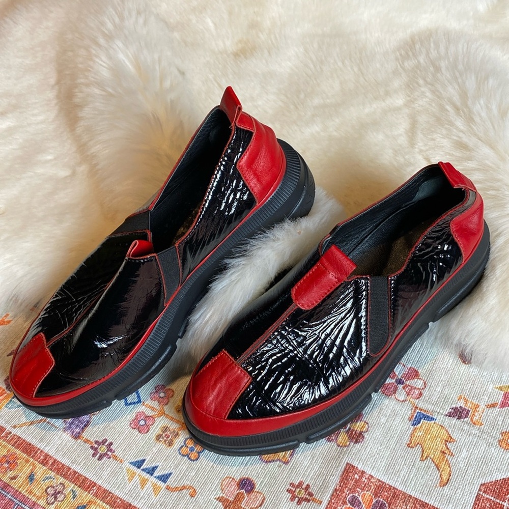 QUERO WOMEN SIZE 40 BLACK AND RED LEATHER